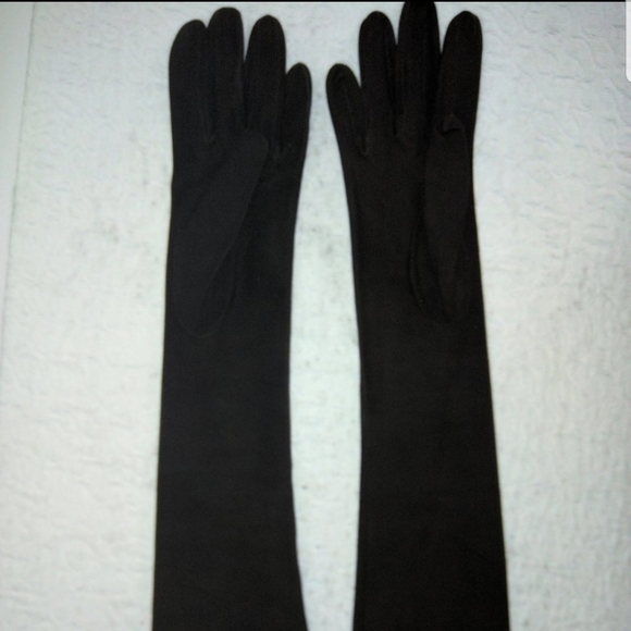 Gloves - Picture 1 of 4